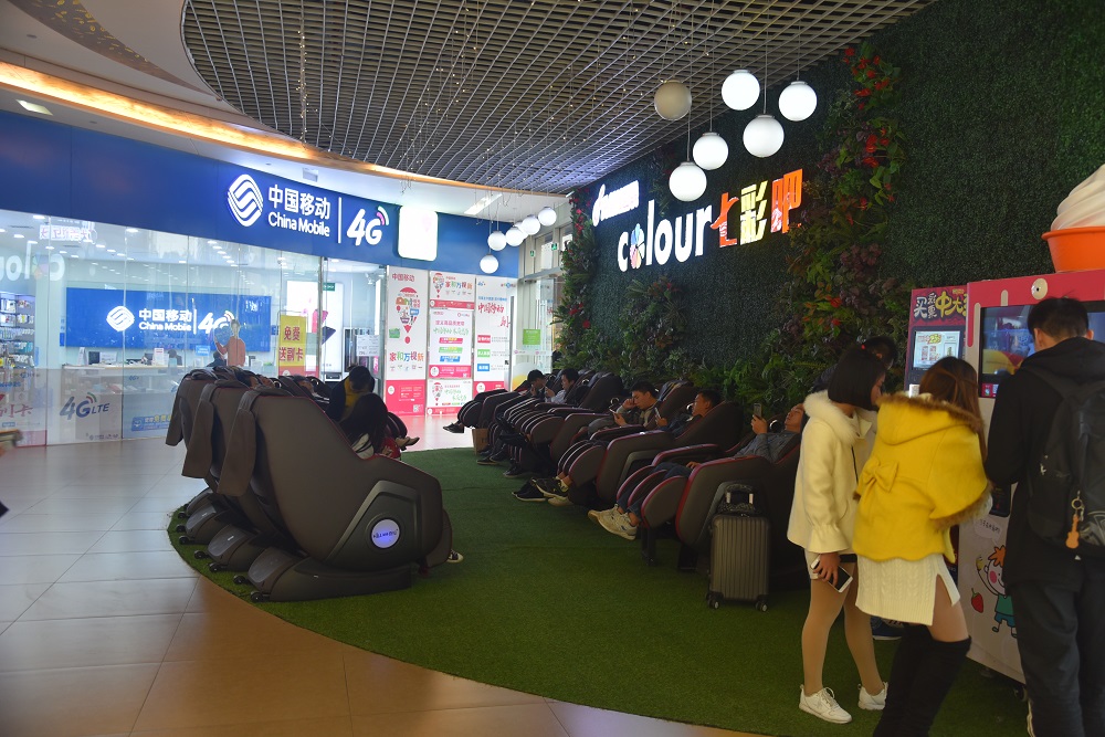 商場(chǎng)裡(lǐ)的(de)“共享按摩椅”，原來(lái)有(yǒu)如(rú)此多(duō)的(de)“名堂”！