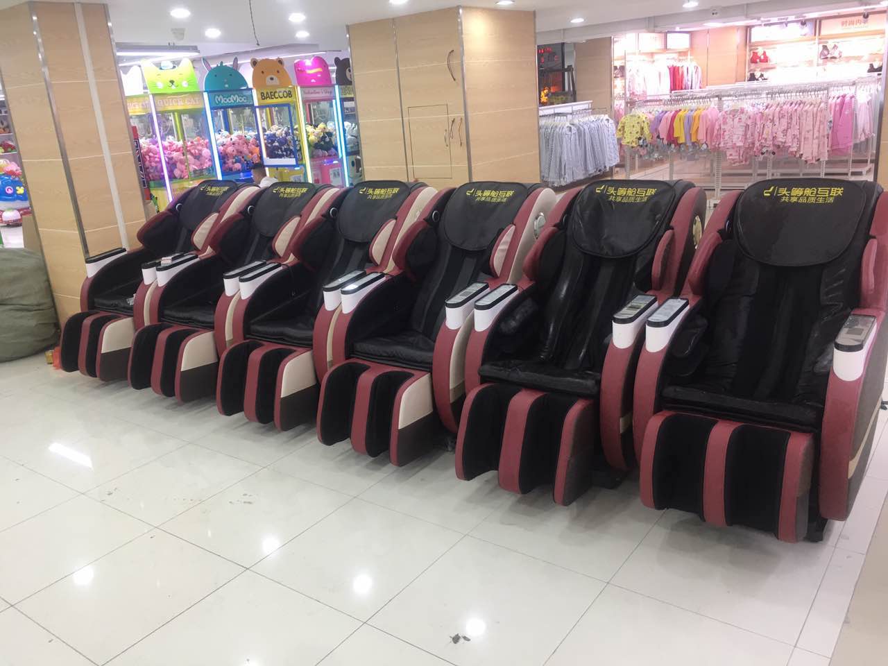 逛商場(chǎng)腿疼腳酸？頭等艙互聯共享按摩椅幫您緩解疲勞，放(fàng)松身(shēn)心