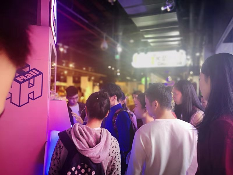 女(nǚ)神範口紅(hóng)機(jī)投放(fàng)在什(shén)麽位置比較合适呢(ne)？