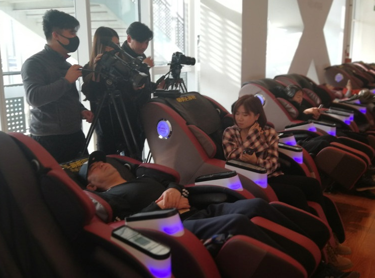 如(rú)何找到(dào)合适的(de)按摩椅讓自(zì)己放(fàng)松？